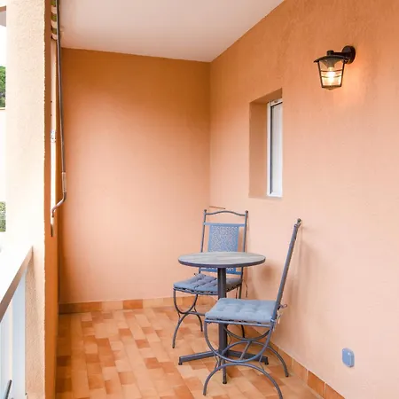 Real Regina Garage Prive Centre Et * Sainte-Maxime