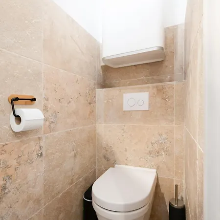 Real Regina Garage Prive Centre Et Lägenhet Sainte-Maxime